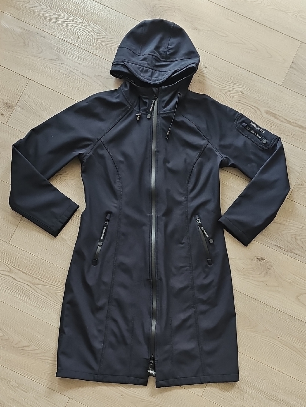 Isle Jacobsen Hornbaek Fitted Softshell Waterproof Taped Seams Raincoat, Size 10